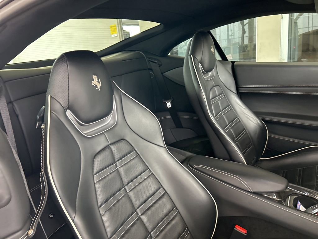 Used 2019 Ferrari Portofino RWD image 36
