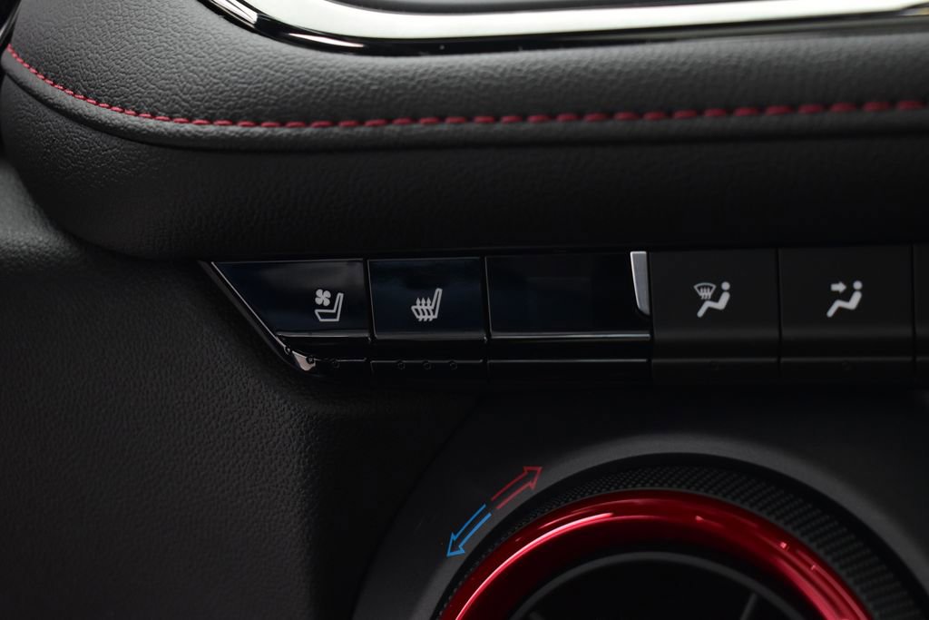 Used 2021 Chevrolet Blazer RS w/ Enhanced Convenience Package image 23