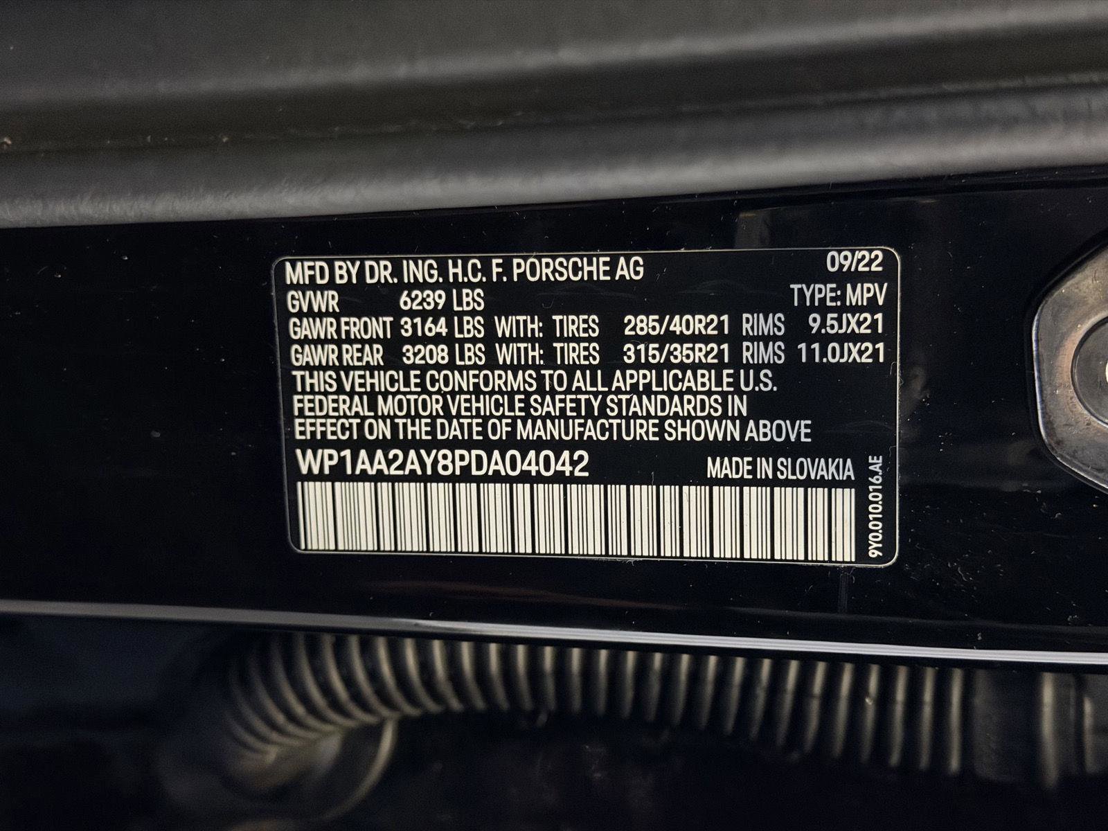 Certified 2023 Porsche Cayenne Platinum Edition image 26