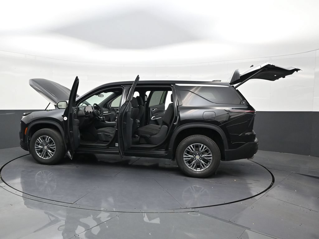 Used 2025 Chevrolet Traverse LT FWD image 29