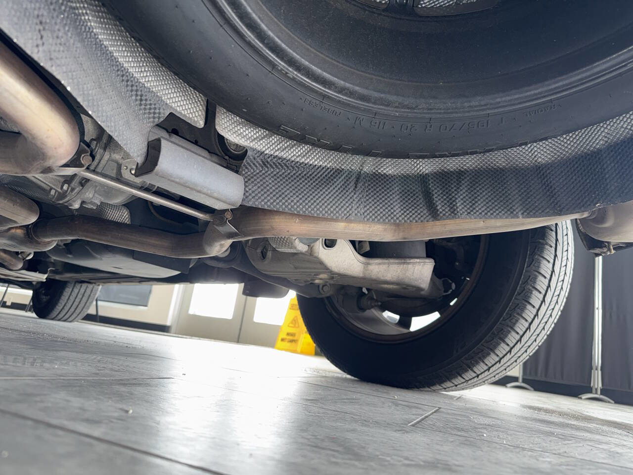 Used 2017 Land Rover Discovery HSE image 23