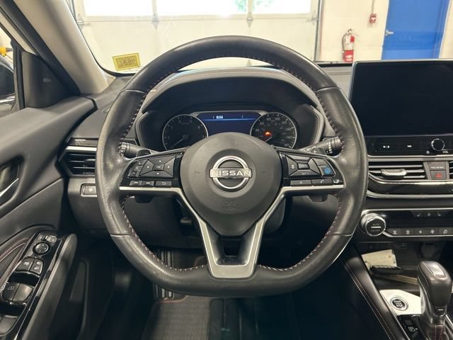 Used 2023 Nissan Altima 2.0 SR FWD image 16