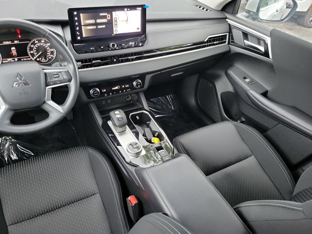 Used 2026 Mitsubishi Outlander ES FWD image 16