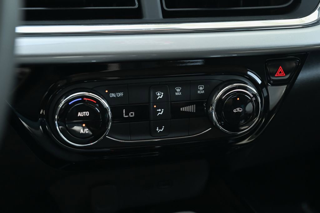 New 2026 Chevrolet Trax LT w/ LPO, Blackout Package FWD image 23