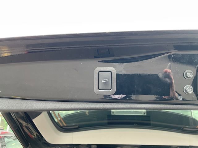 Used 2017 Toyota Highlander XLE image 11