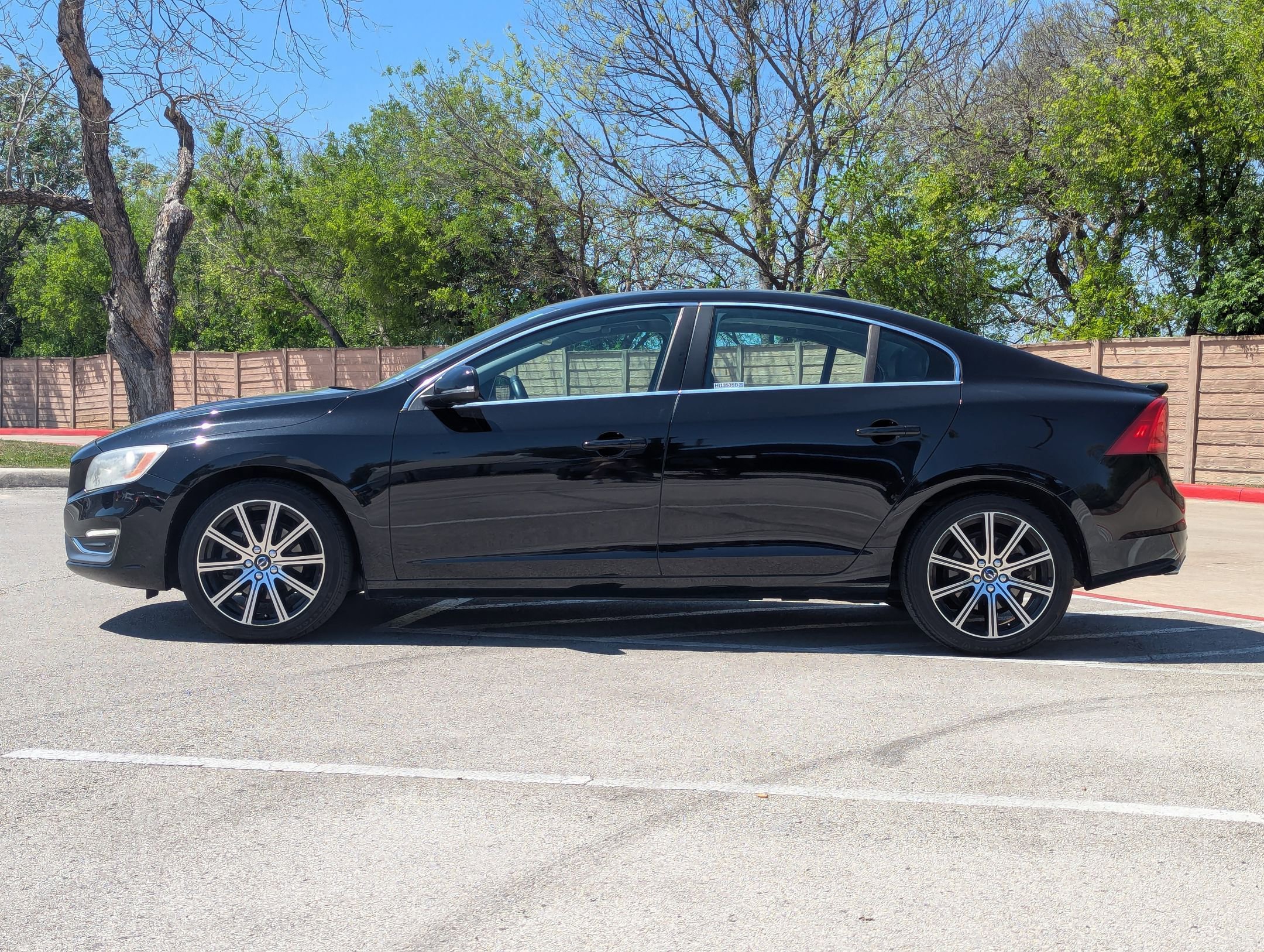 Used 2017 Volvo S60 T5 Inscription image 6