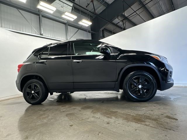 Used 2019 Chevrolet Trax LT w/ LT Convenience Package image 3