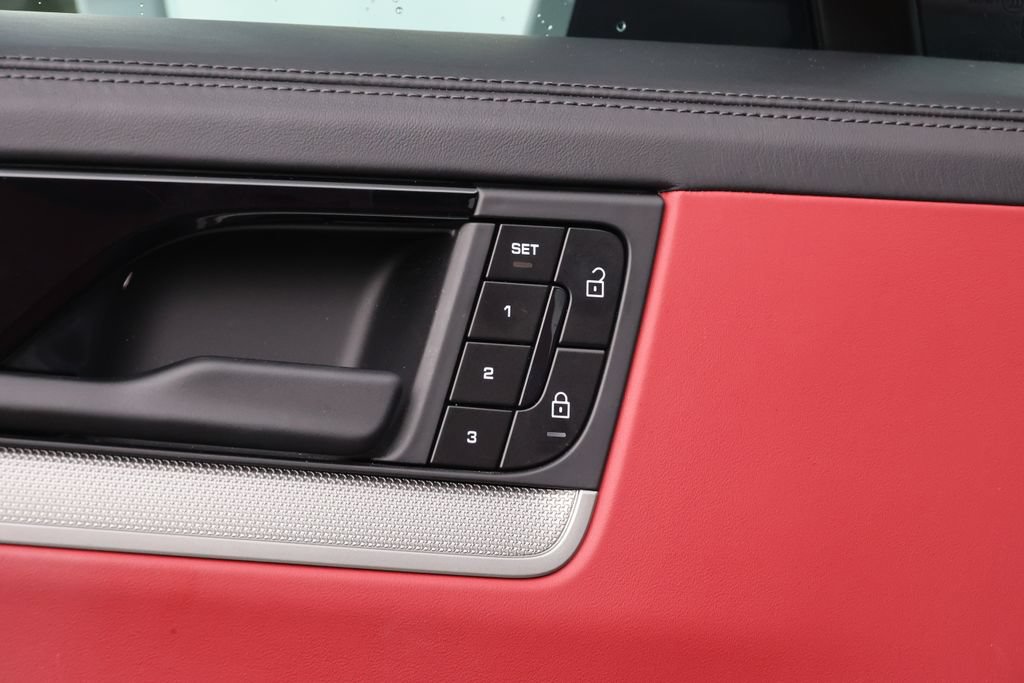 Certified 2025 Porsche Cayenne S AWD/4WD image 8