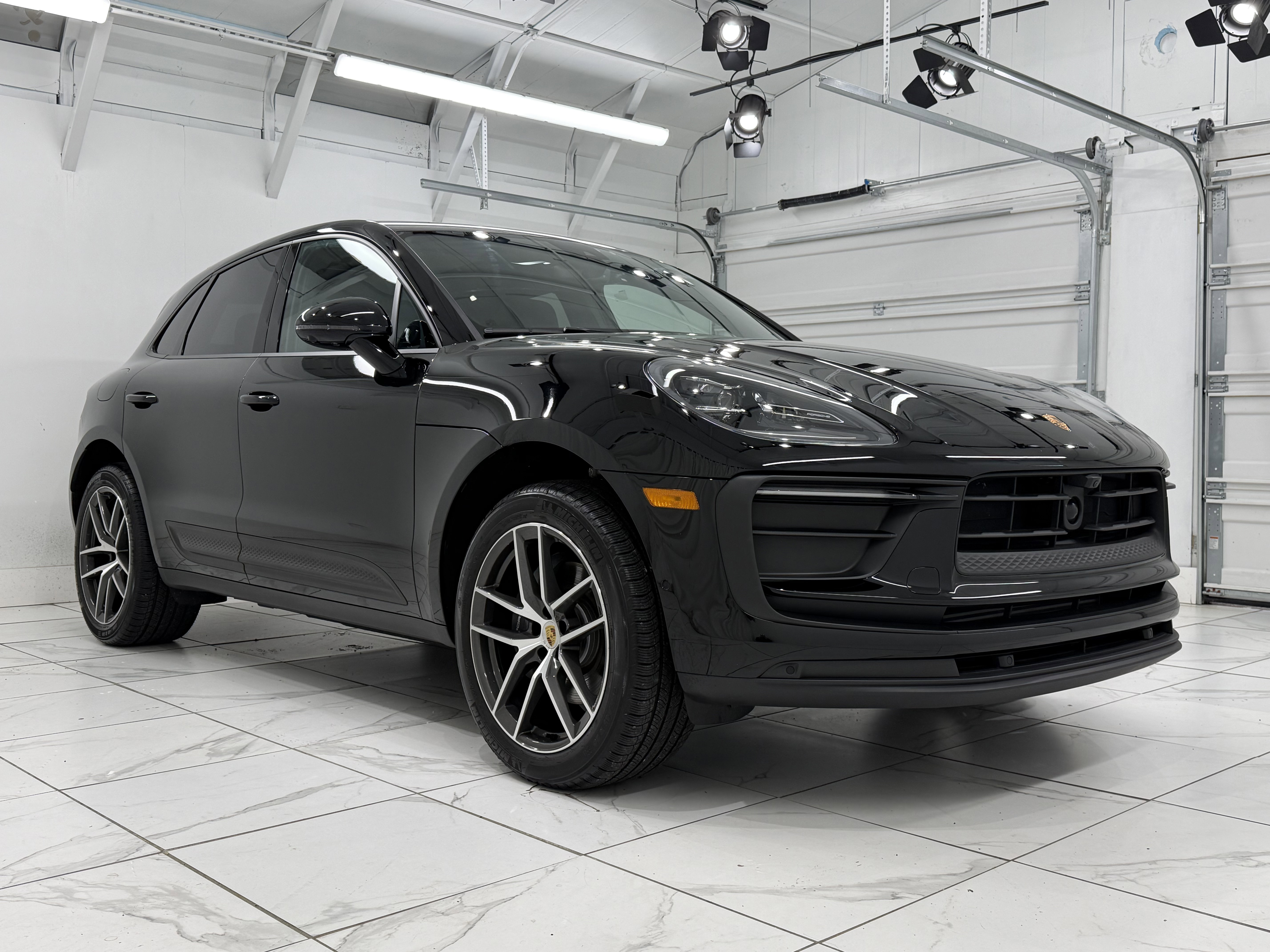 Certified 2025 Porsche Macan image 10