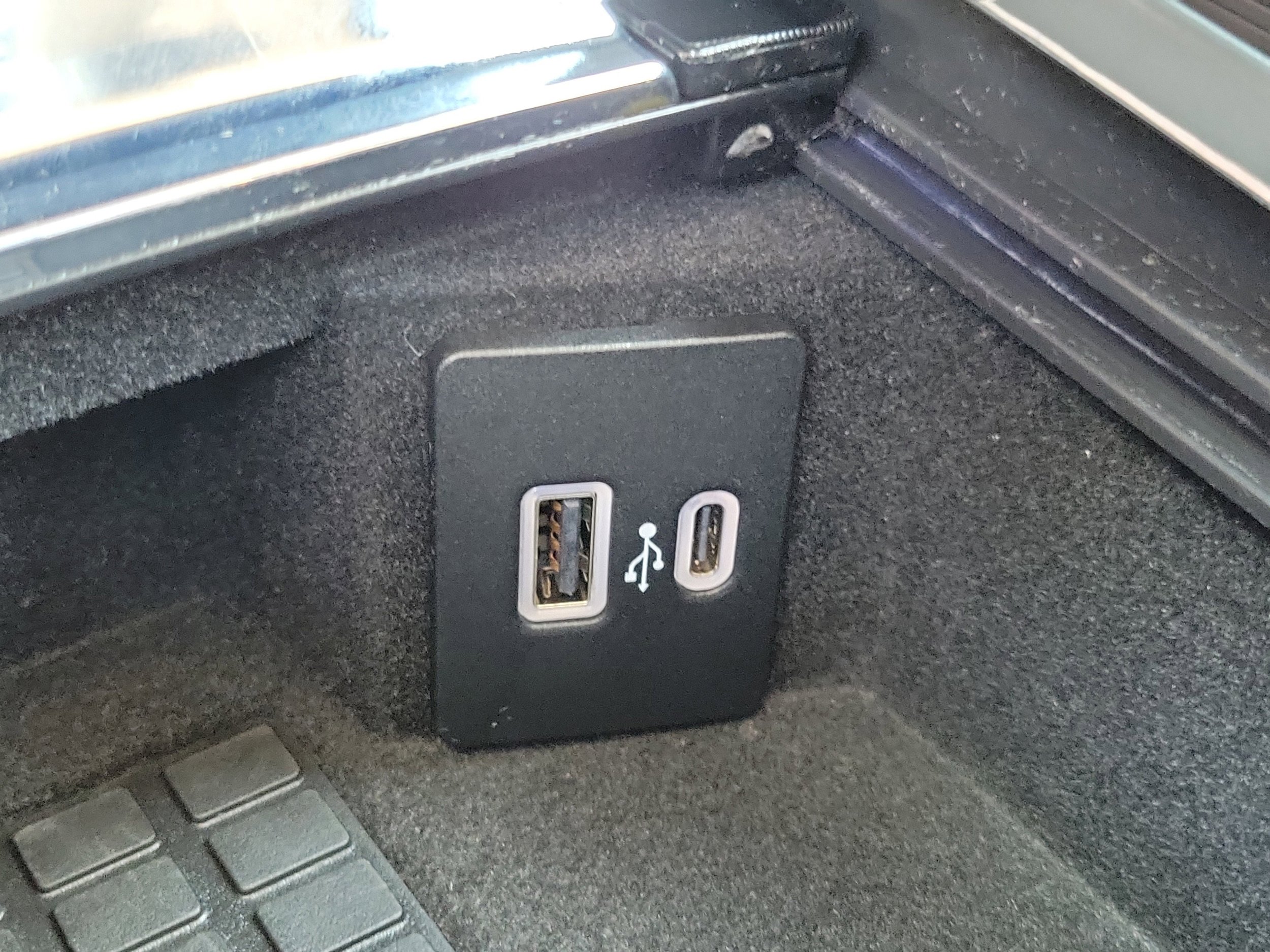 Used 2023 Lincoln Corsair AWD w/ Equipment Group 102A image 30