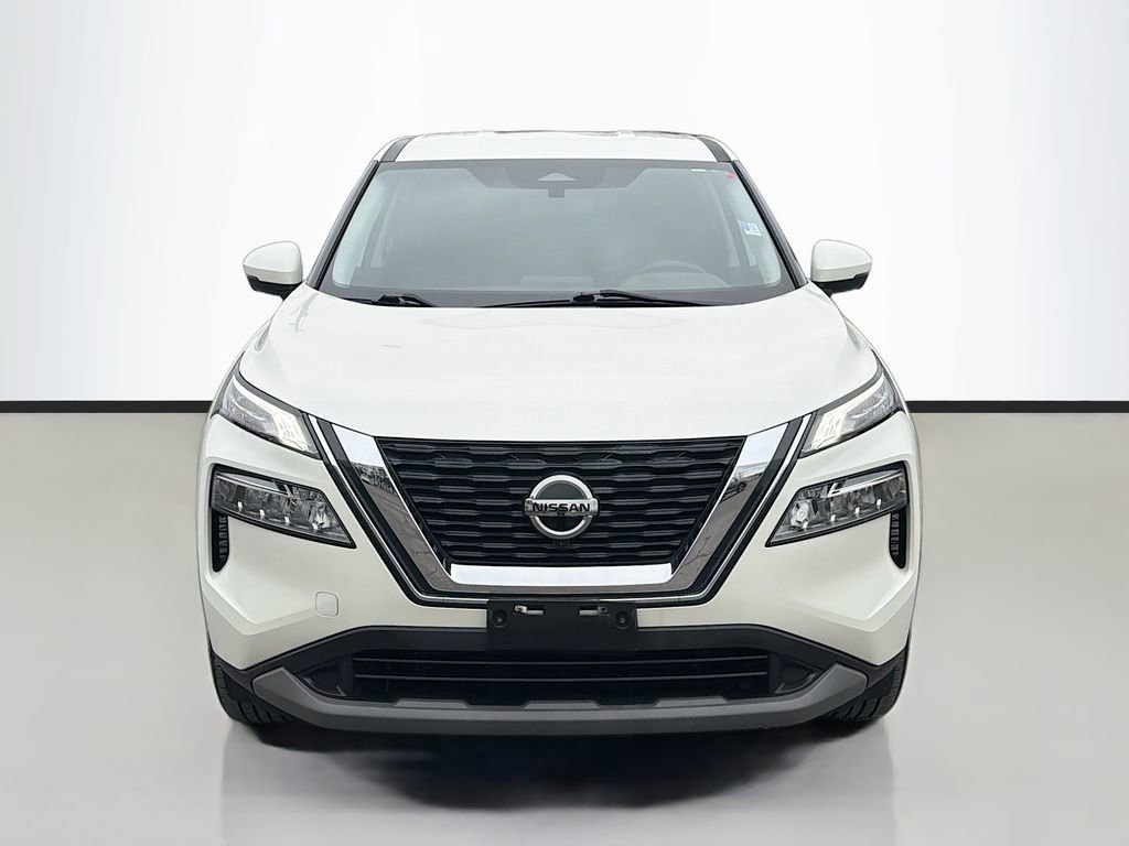 Used 2021 Nissan Rogue SV image 2