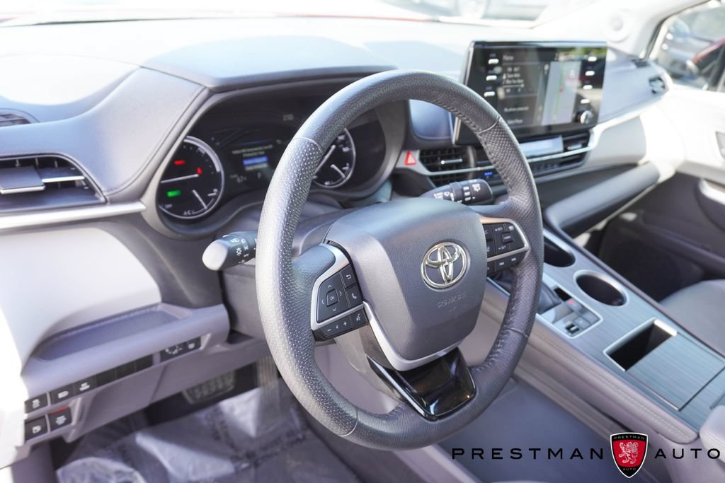 Used 2022 Toyota Sienna Limited AWD/4WD image 30
