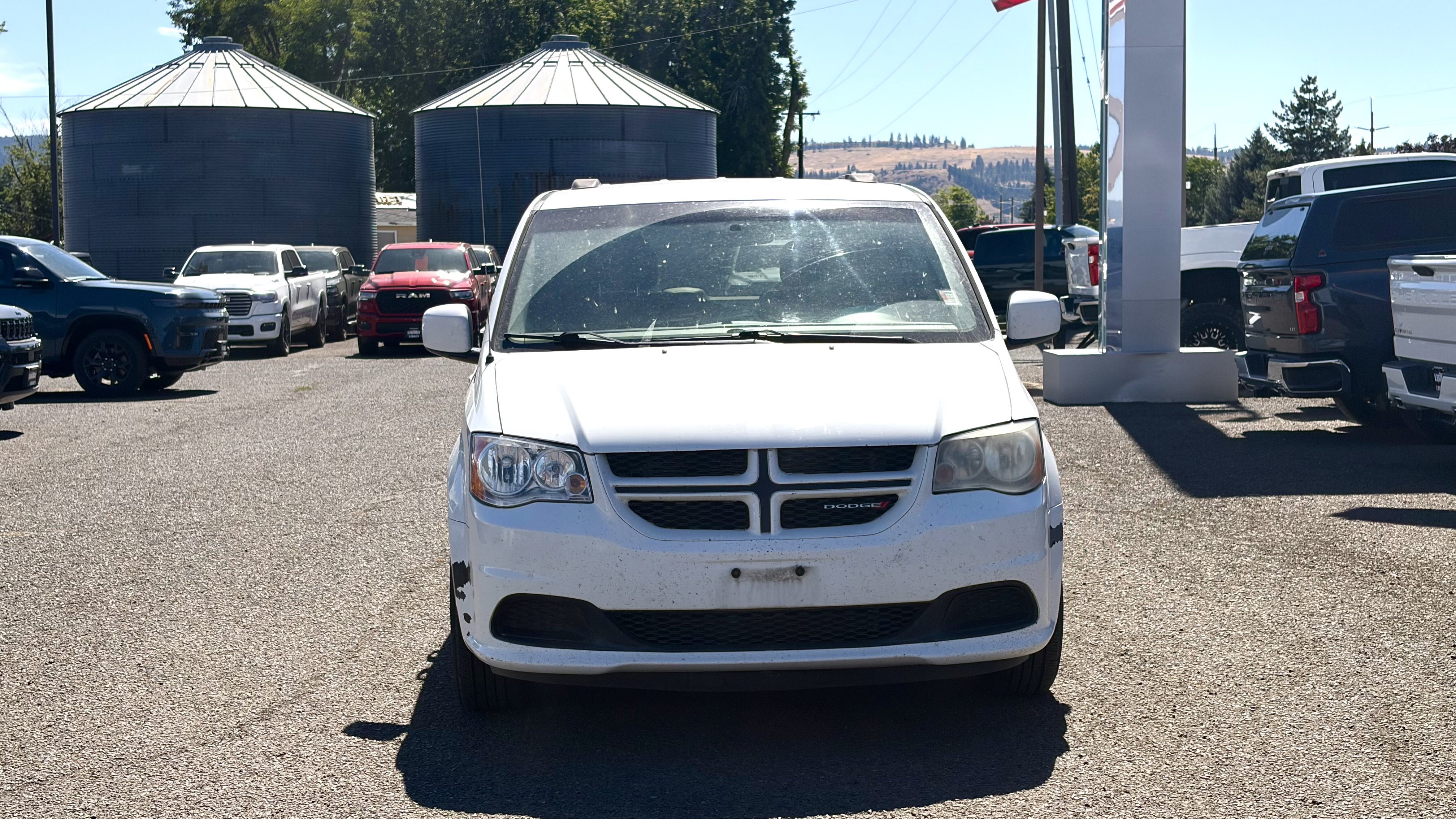 Used 2015 Dodge Grand Caravan SXT FWD image 2