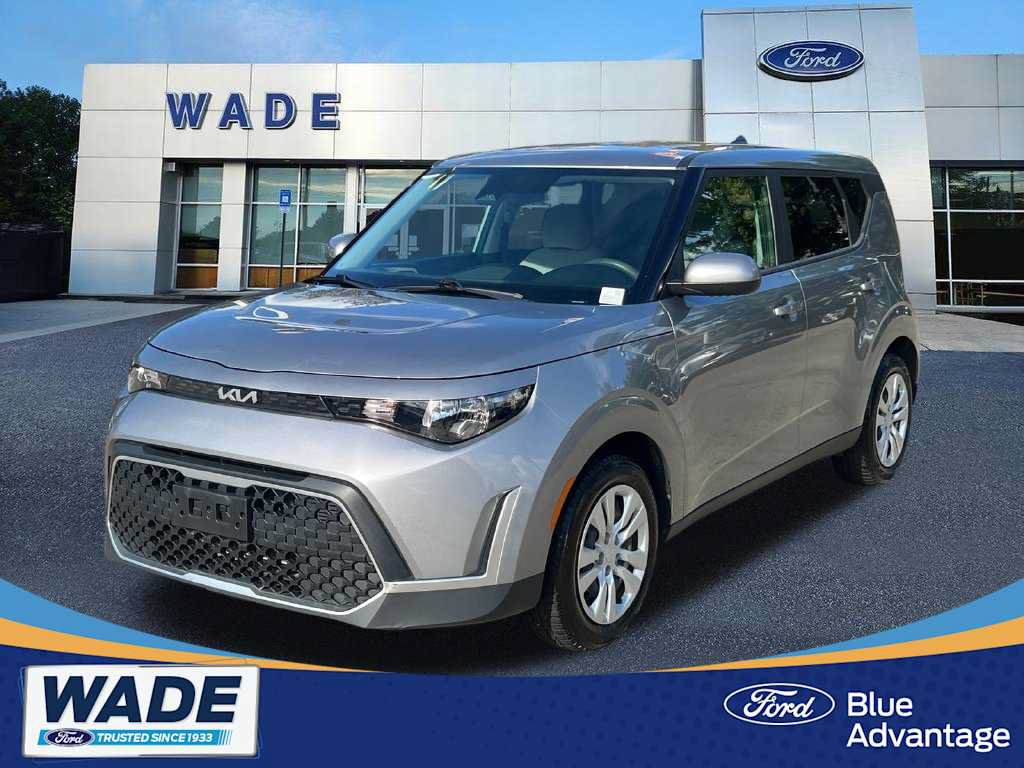 Used 2023 Kia Soul LX w/ LX Technology Package FWD image 1