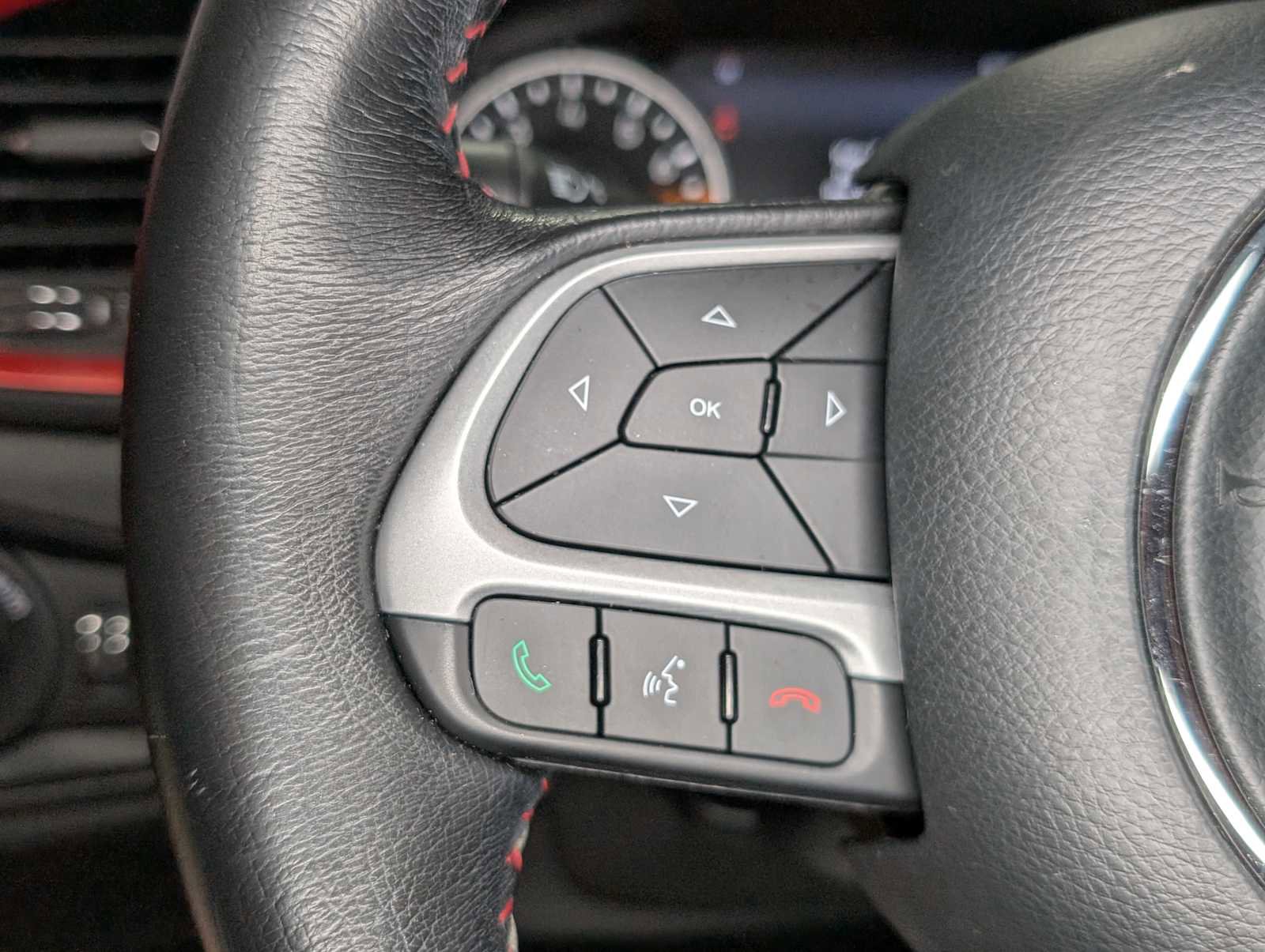 Used 2018 Jeep Renegade Trailhawk AWD/4WD image 34