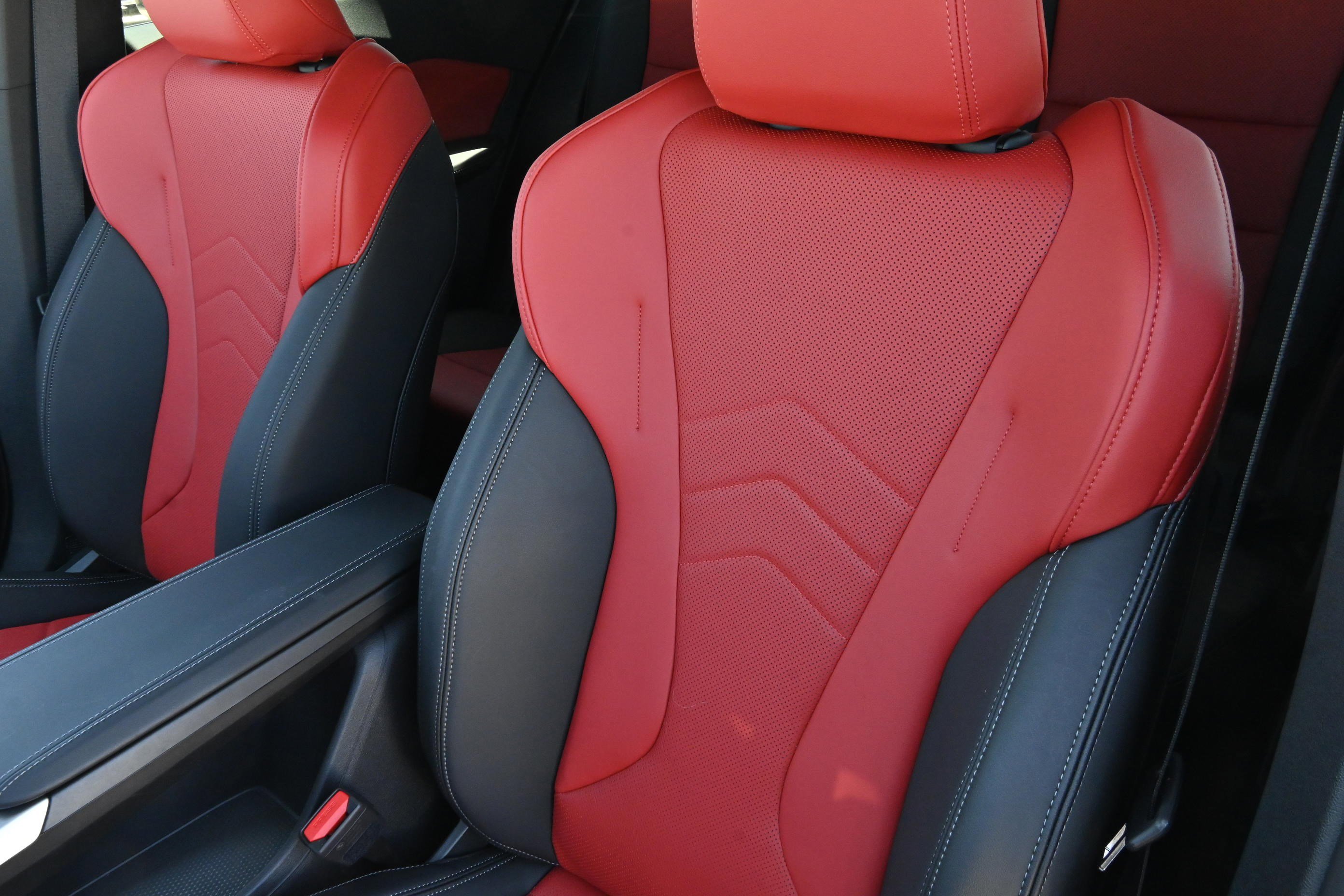 Certified 2025 BMW X2 xDrive28i image 11