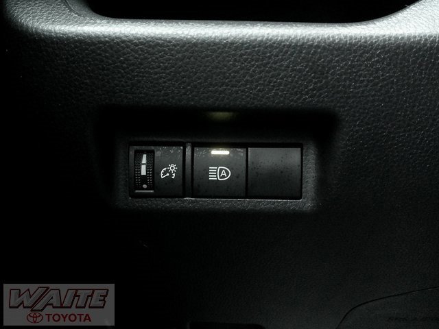 Used 2025 Toyota RAV4 XLE image 16