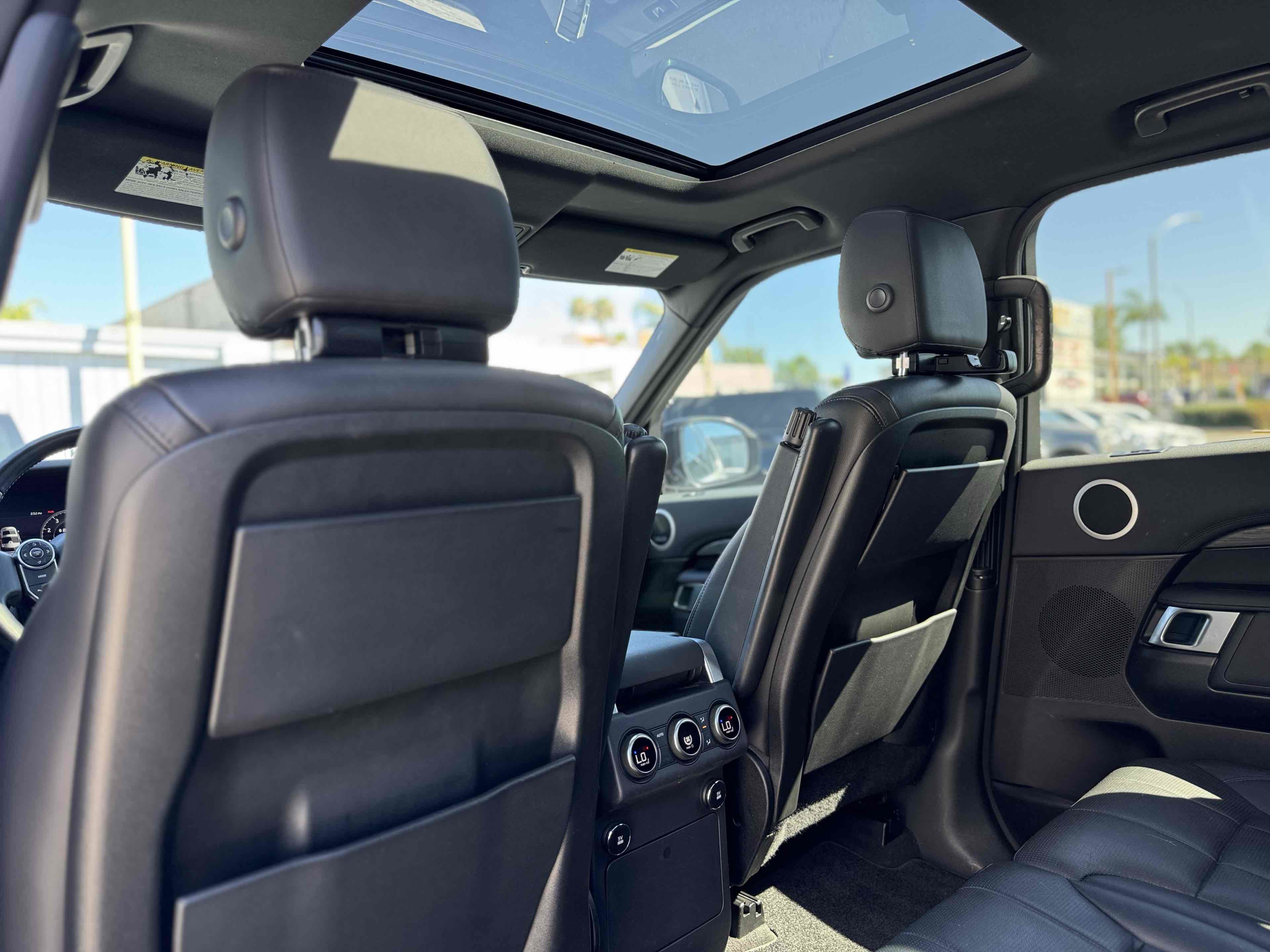 Used 2018 Land Rover Discovery HSE AWD/4WD image 15