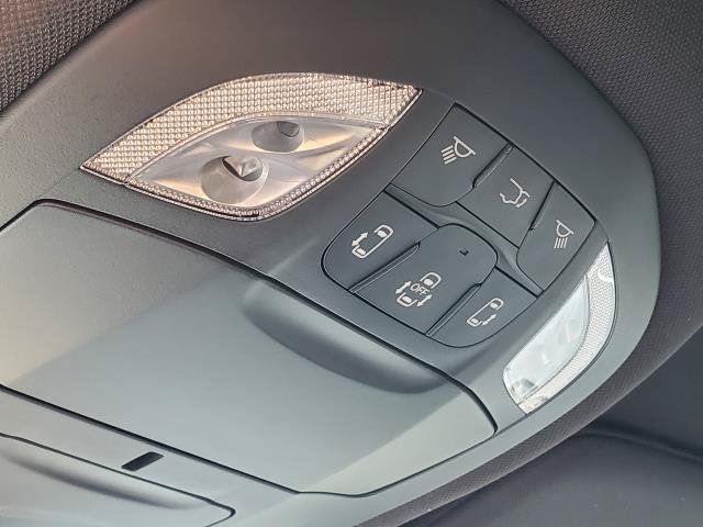 Used 2027 Chrysler Pacifica Select AWD/4WD image 16