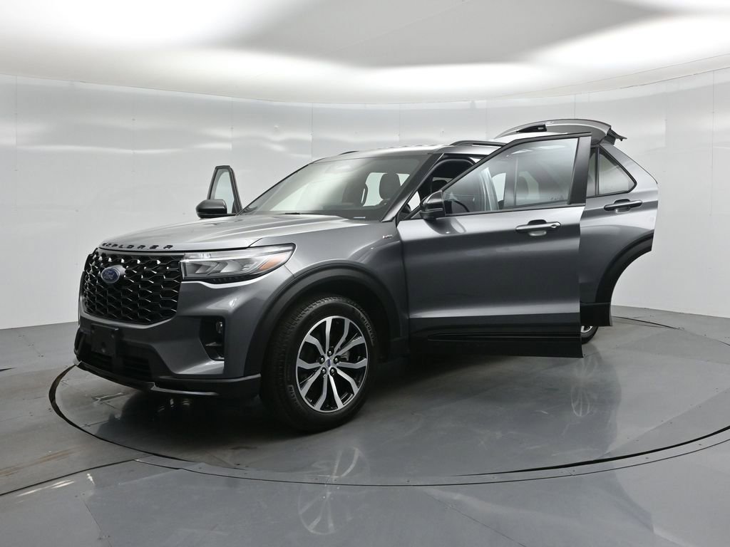 Used 2025 Ford Explorer ST-Line image 33