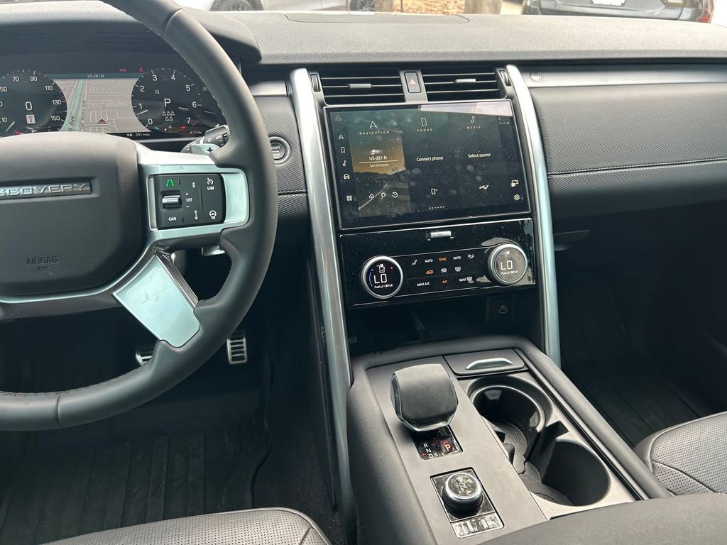 Used 2024 Land Rover Discovery Dynamic SE image 19
