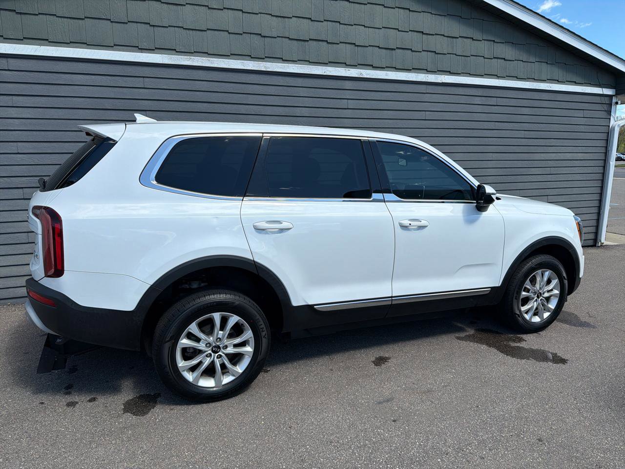 Used 2020 Kia Telluride LX FWD image 17
