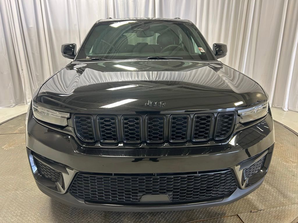 Used 2024 Jeep Grand Cherokee Altitude image 25