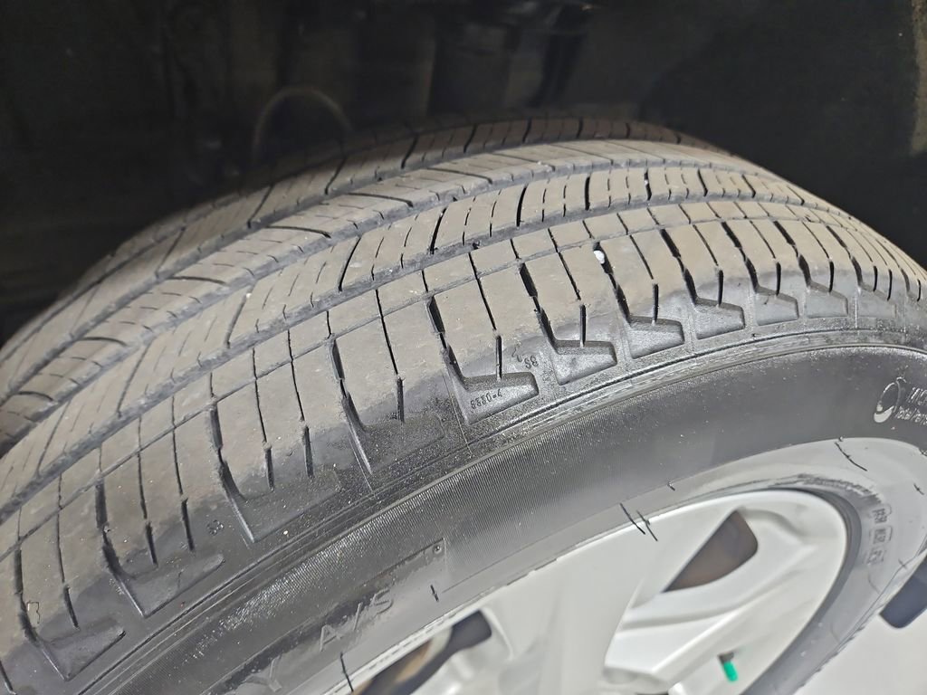 Used 2021 Toyota RAV4 XLE w/ Convenience Package image 27