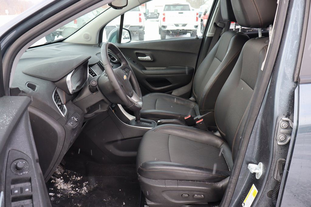 Used 2022 Chevrolet Trax LT w/ LT Convenience Package image 5