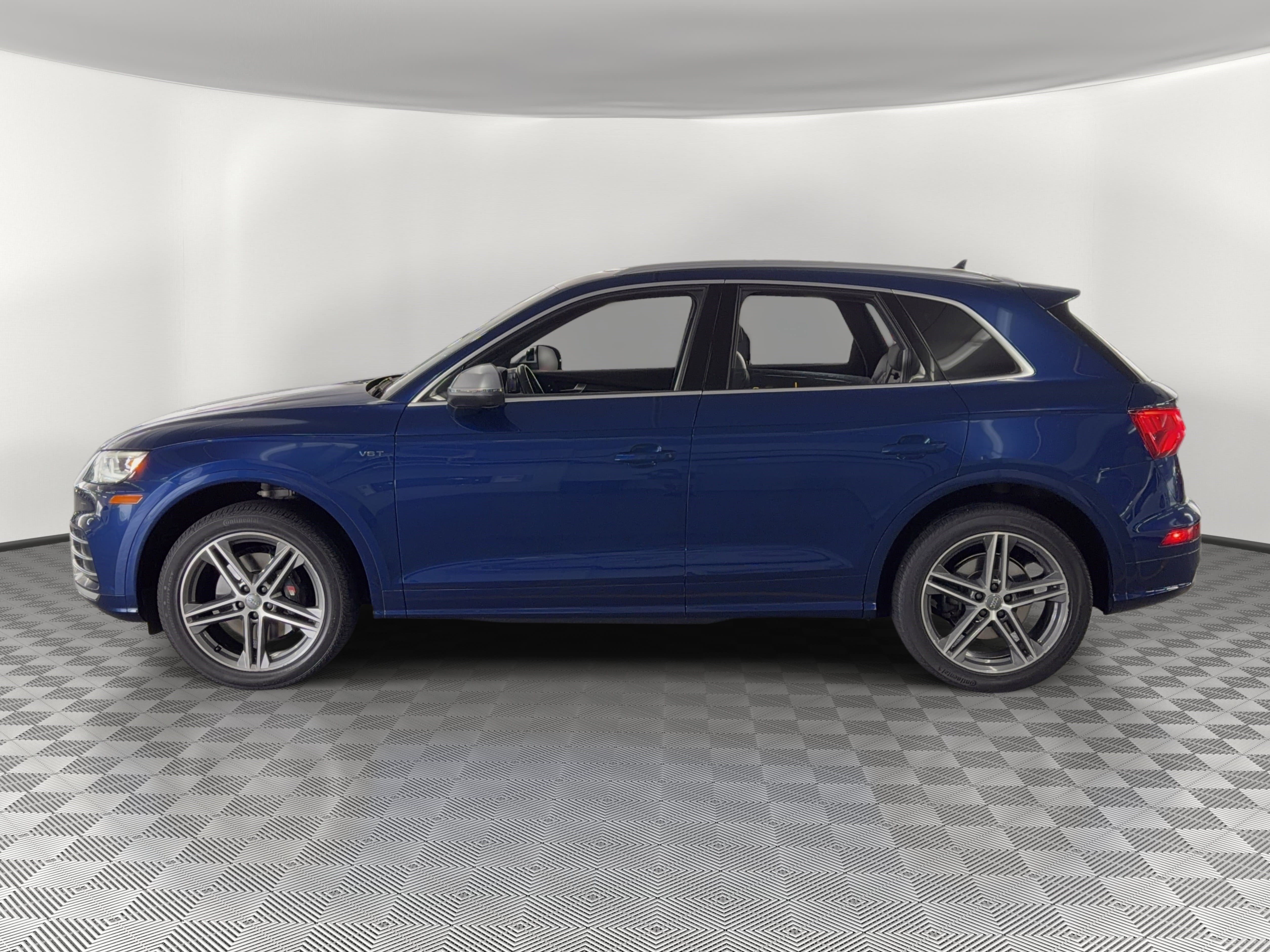 Used 2018 Audi SQ5 Premium Plus w/ Navigation Package AWD/4WD image 2
