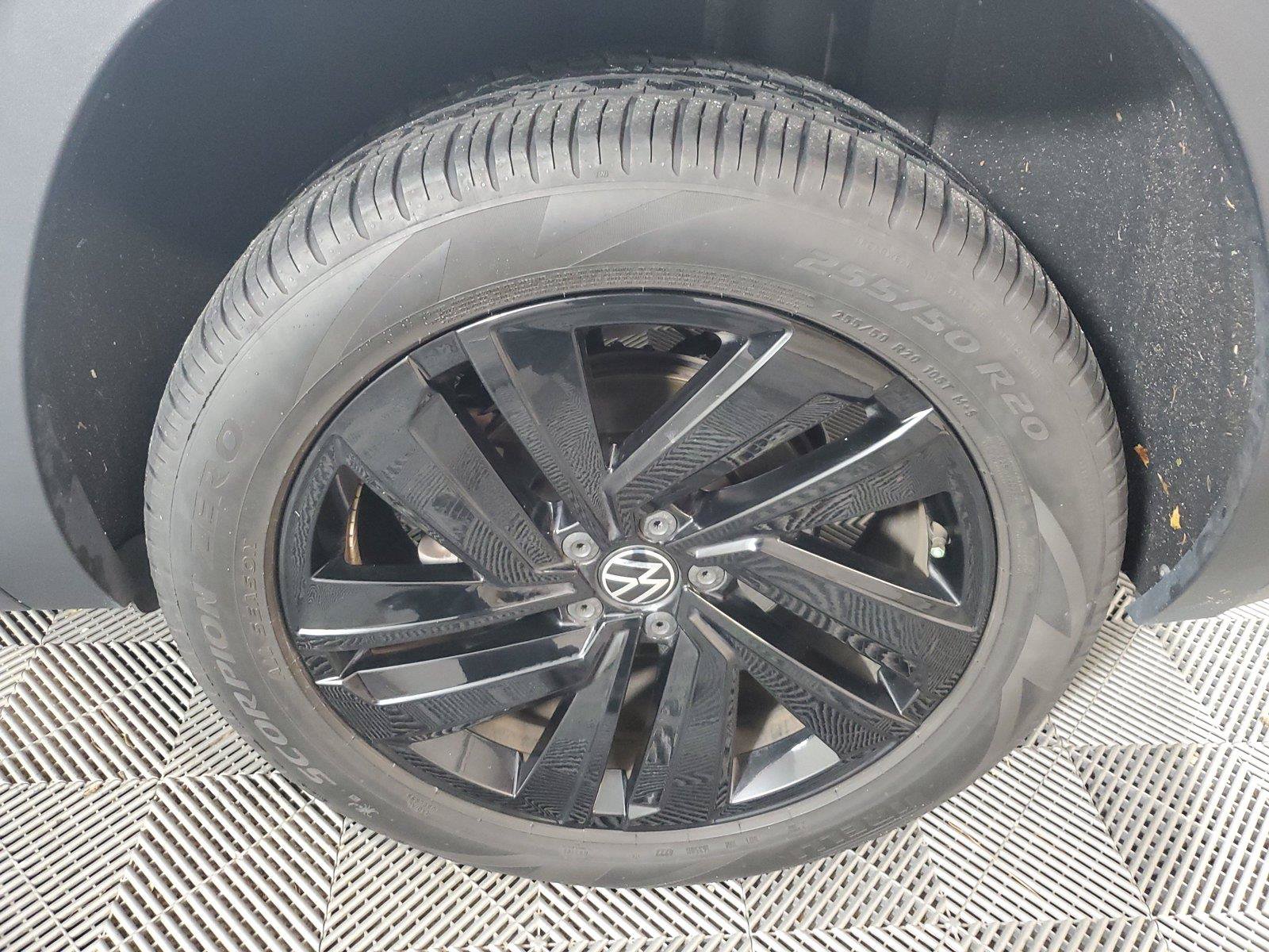 Used 2023 Volkswagen Atlas Cross Sport SE w/ Panoramic Sunroof Package FWD image 10