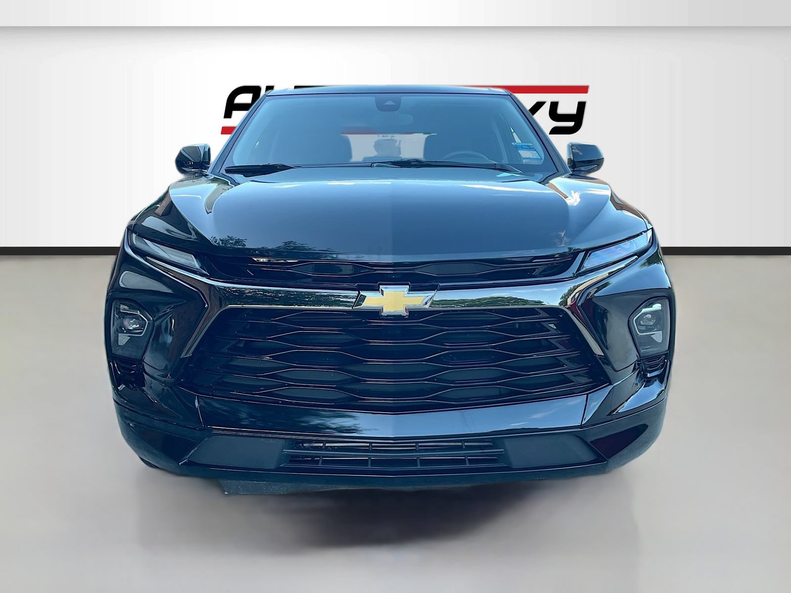 Used 2025 Chevrolet Blazer LT FWD image 2