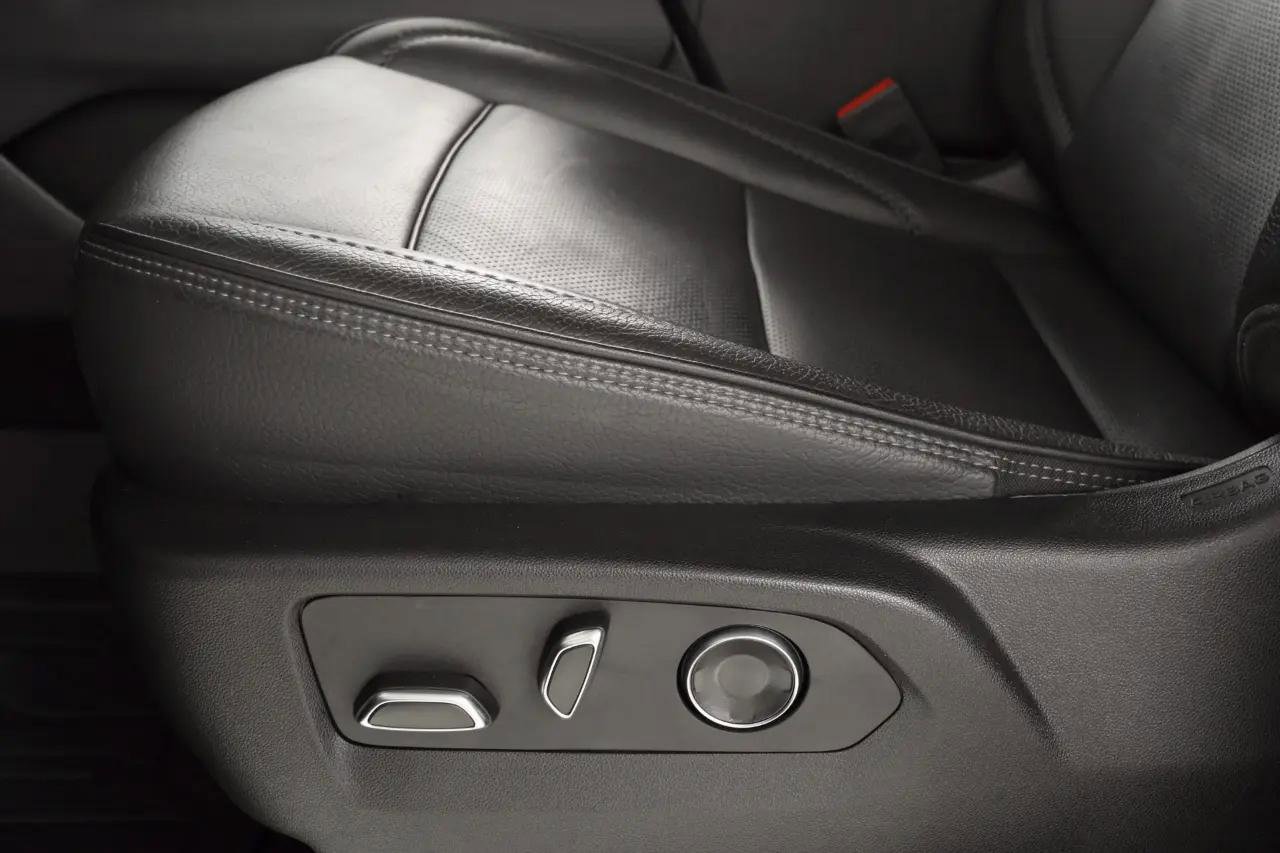 Used 2024 GMC Yukon Denali w/ Advanced Technology Package image 34