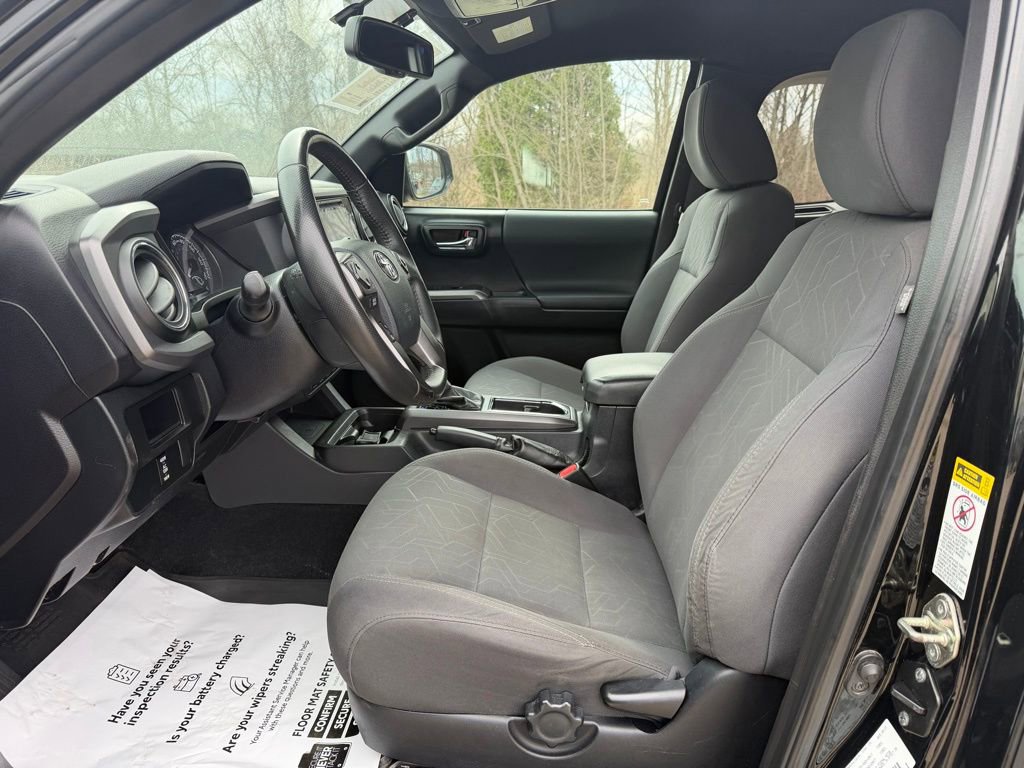 Used 2017 Toyota Tacoma TRD Sport w/ Premium & Technology Package image 12