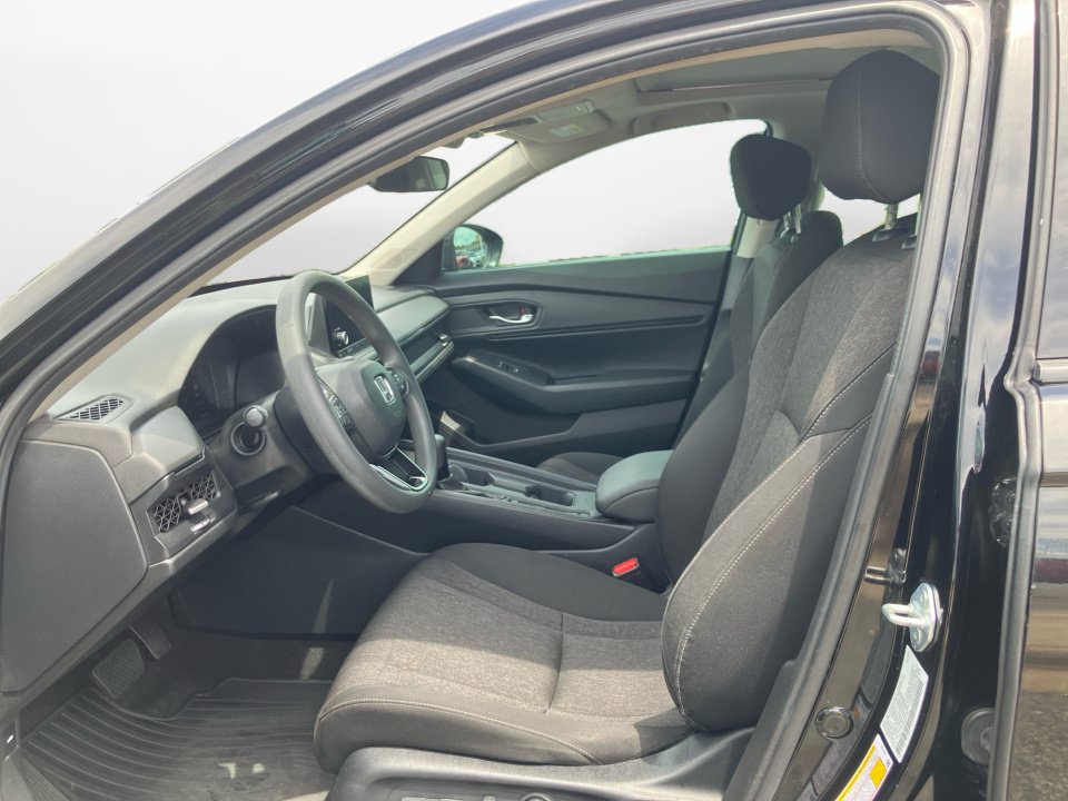 Used 2023 Honda Accord EX image 11