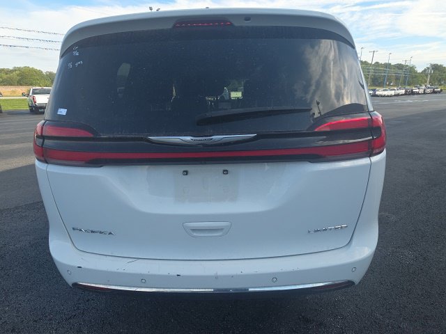 Used 2023 Chrysler Pacifica Limited FWD image 6