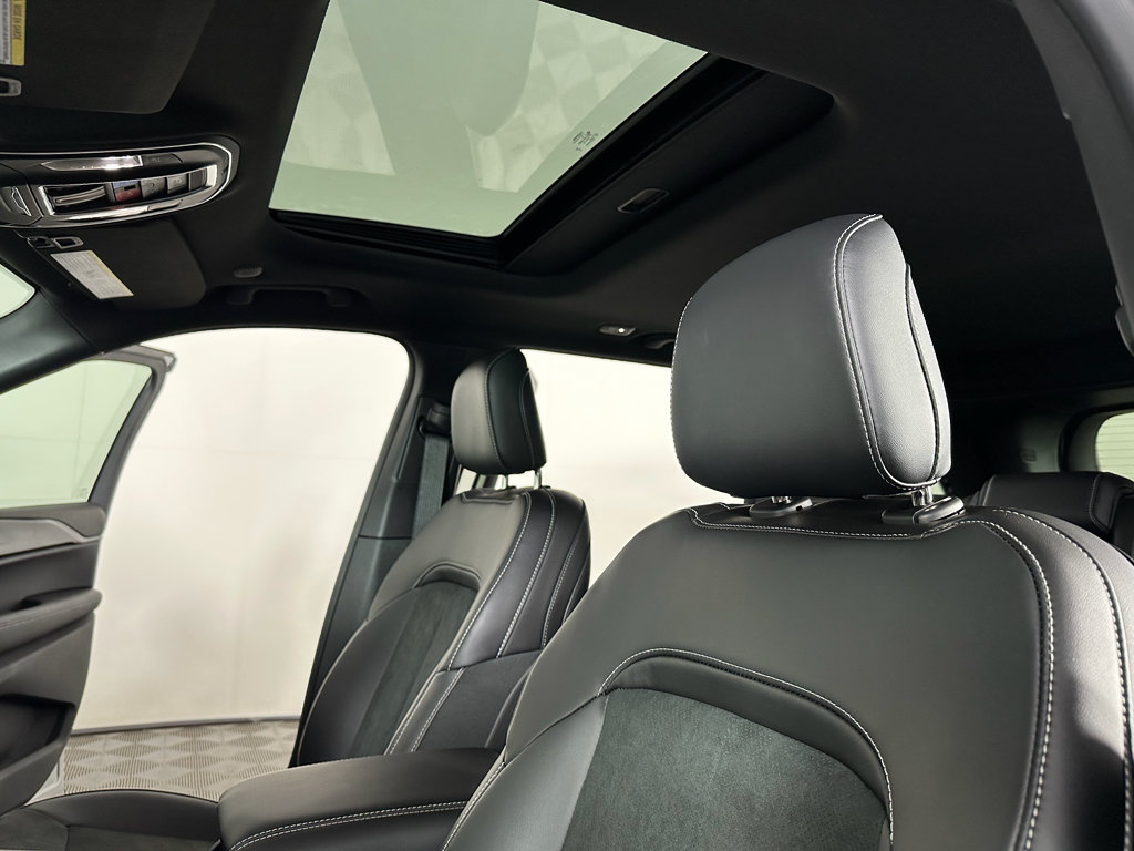 New 2025 Jeep Grand Cherokee Altitude AWD/4WD image 11