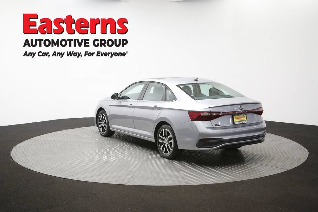 Used 2025 Volkswagen Jetta SE FWD image 63