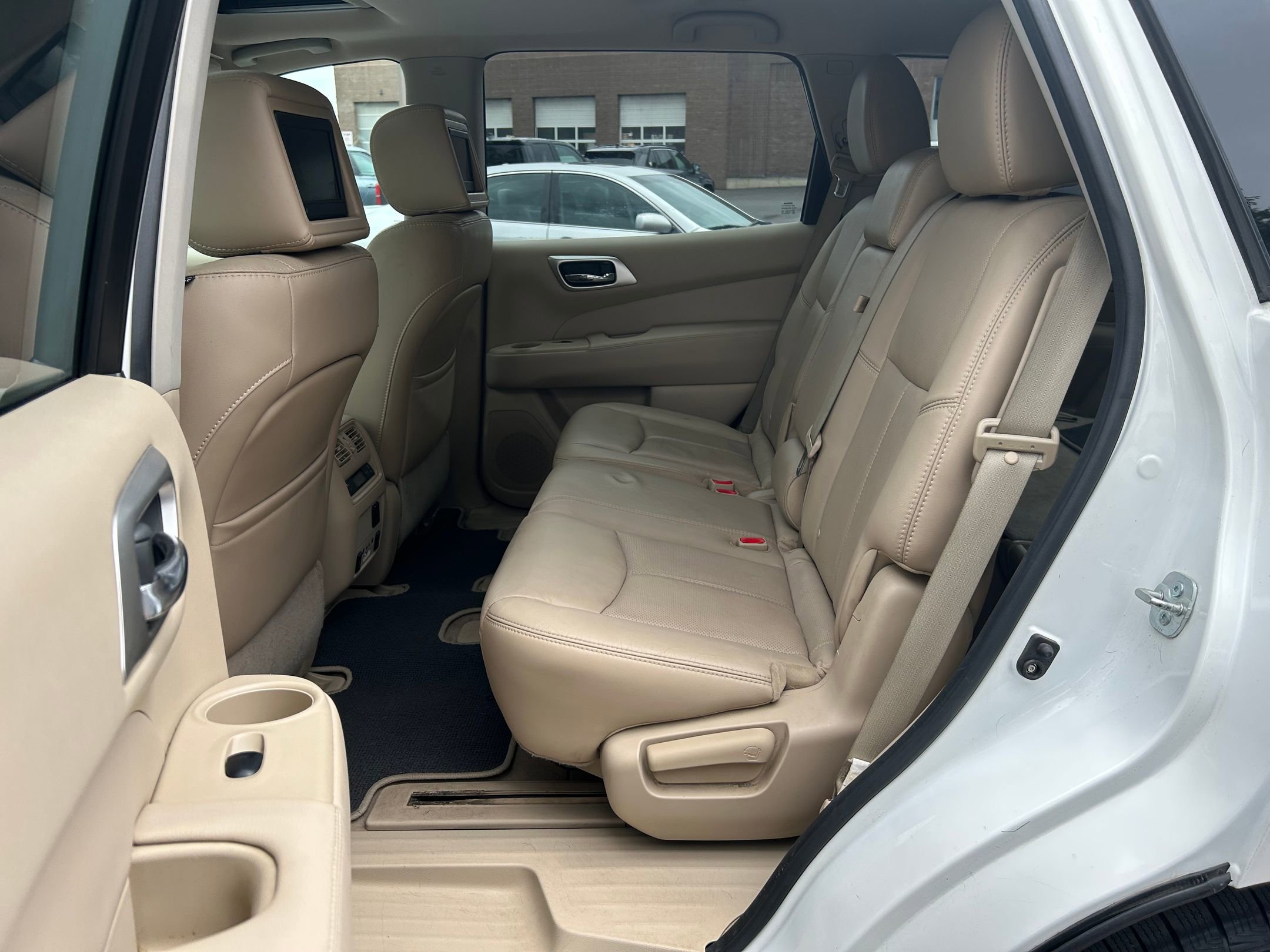 Used 2014 Nissan Pathfinder Platinum w/ Platinum Premium Package AWD/4WD image 24