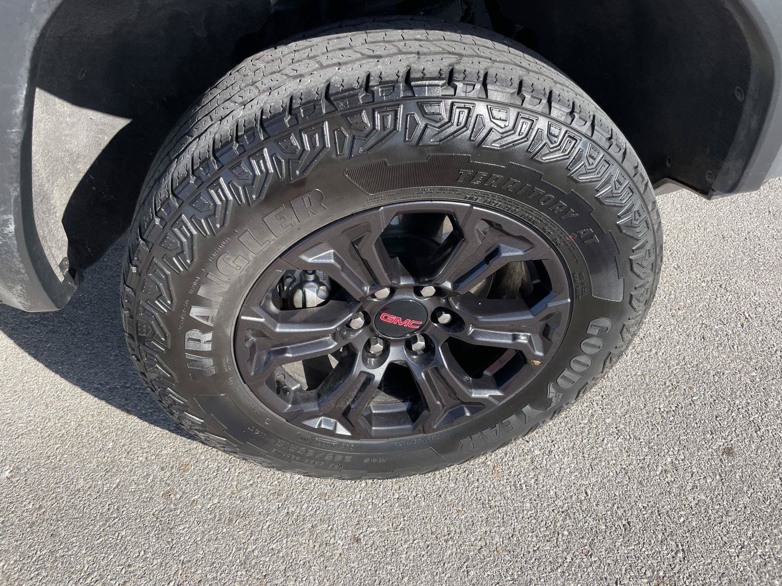 Used 2024 GMC Canyon Elevation w/ Elevation Premium Package RWD image 32