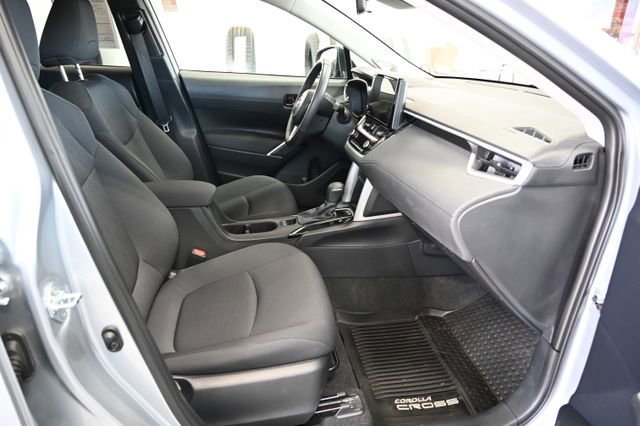 Used 2024 Toyota Corolla Cross LE w/ Moonroof Package AWD/4WD image 11