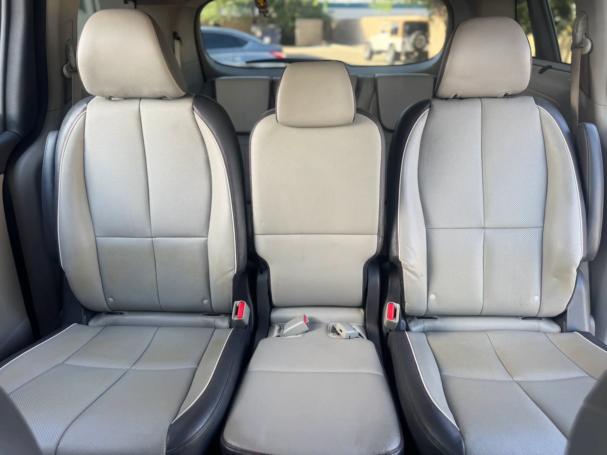 Used 2017 Kia Sedona LX w/ LX Essentials Premium Package FWD image 28