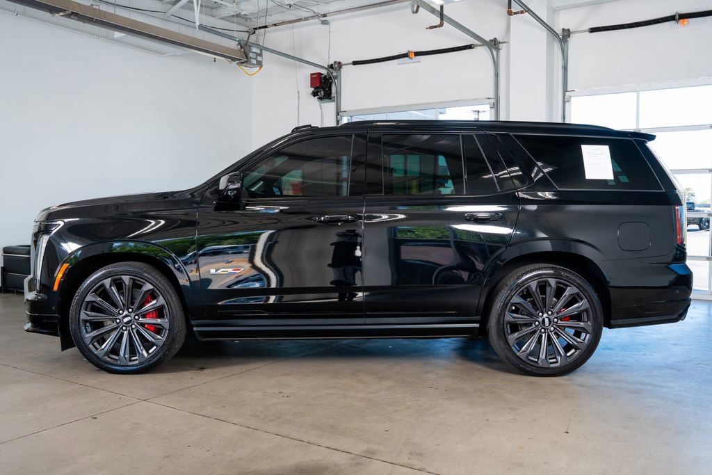 Used 2025 Cadillac Escalade V image 18