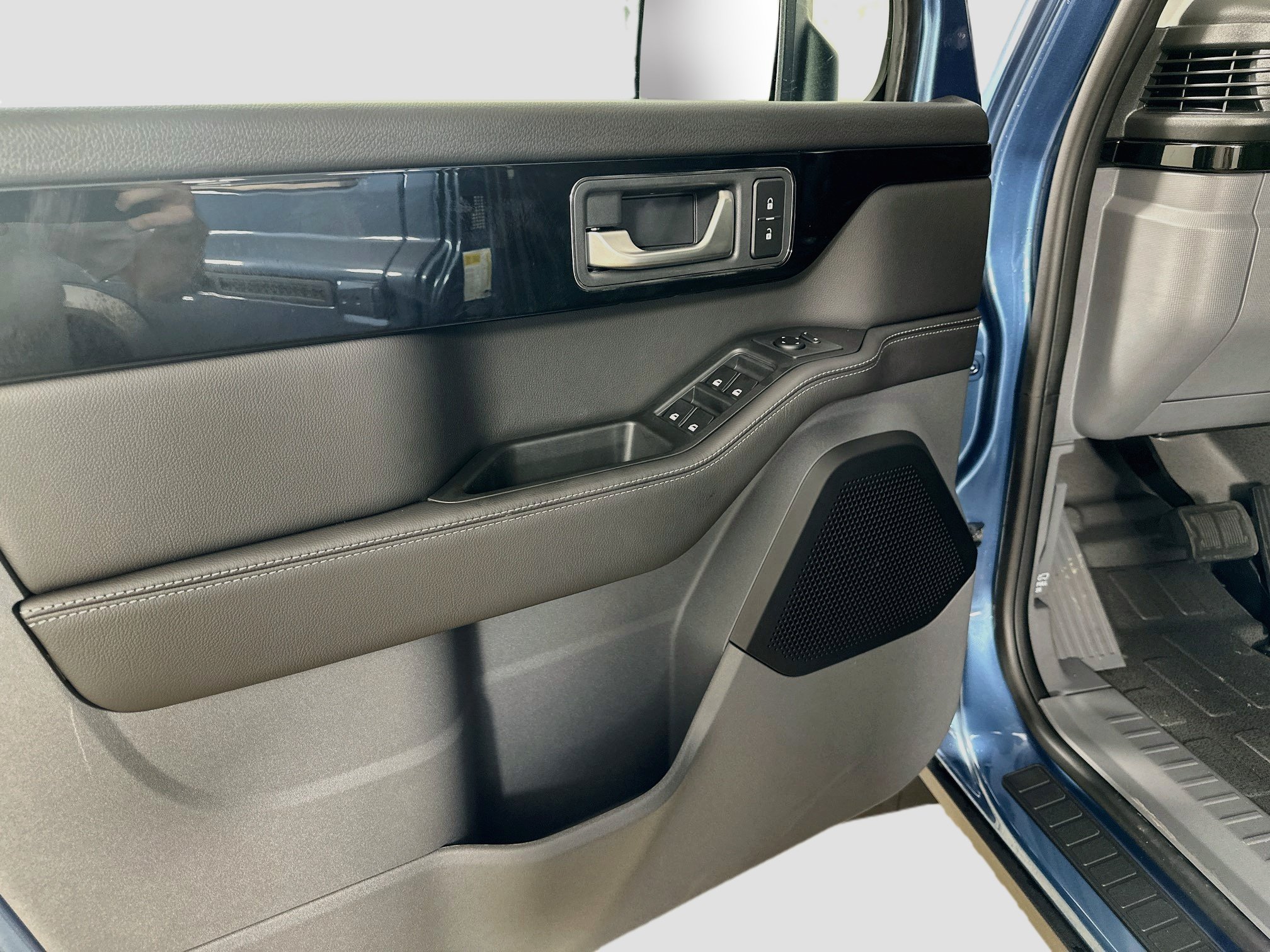 New 2026 INEOS Grenadier Station Wagon AWD/4WD image 17
