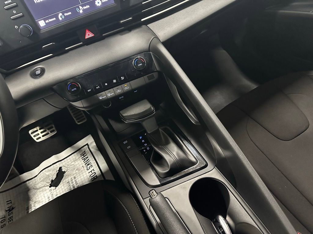 Used 2025 Hyundai Elantra Sport image 36