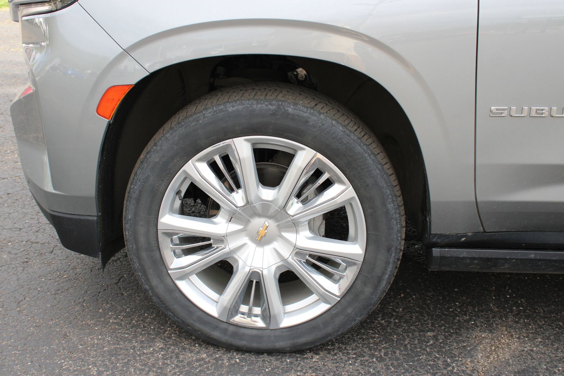 Used 2023 Chevrolet Suburban High Country AWD/4WD image 11