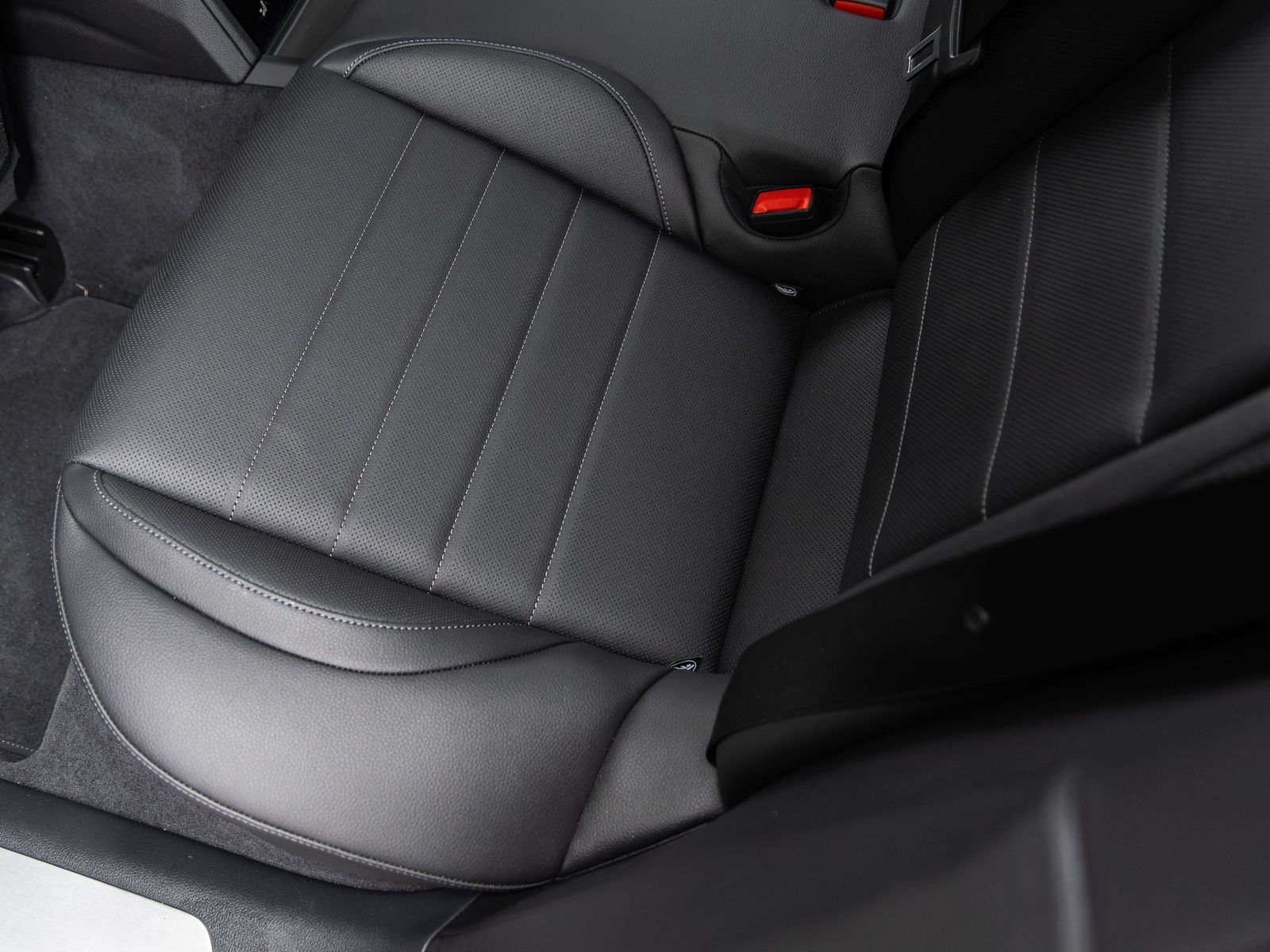 Certified 2025 Porsche Panamera image 35