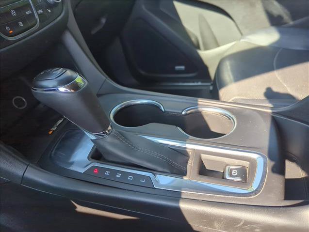 Used 2018 Chevrolet Equinox Premier FWD image 17