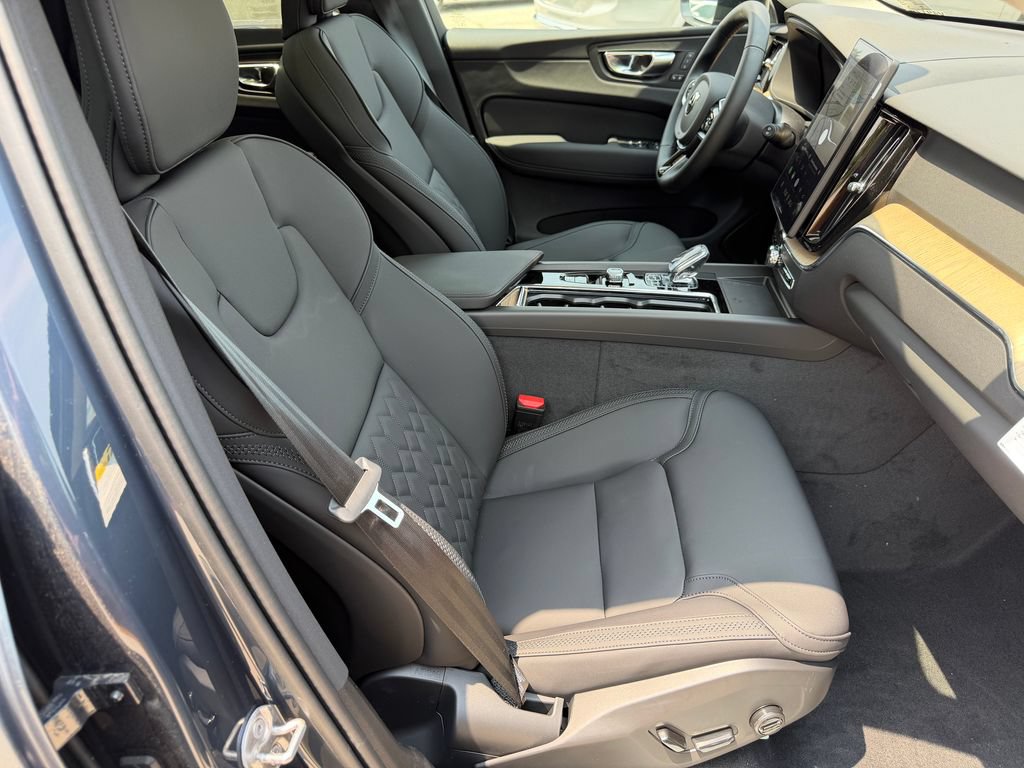 New 2026 Volvo XC60 B5 Core w/ Climate Package AWD/4WD image 9