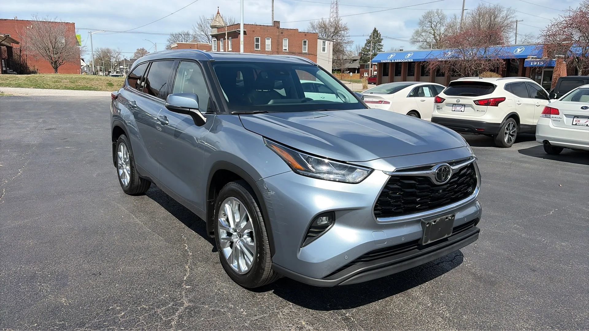 Used 2021 Toyota Highlander Limited image 3